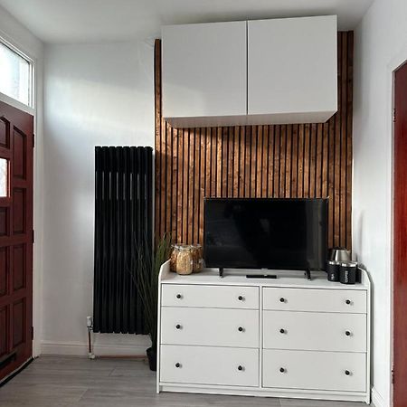 Modern En Suite Bedroom Close To City Centre Leeds  Ngoại thất bức ảnh