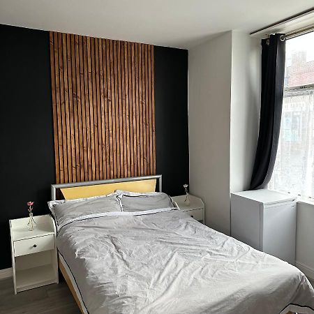 Modern En Suite Bedroom Close To City Centre Leeds  Ngoại thất bức ảnh
