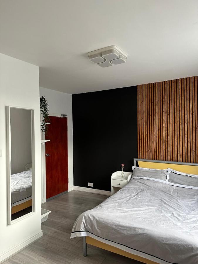Modern En Suite Bedroom Close To City Centre Leeds  Ngoại thất bức ảnh