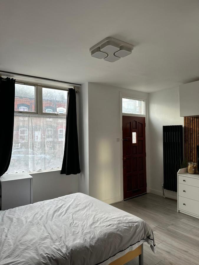 Modern En Suite Bedroom Close To City Centre Leeds  Ngoại thất bức ảnh